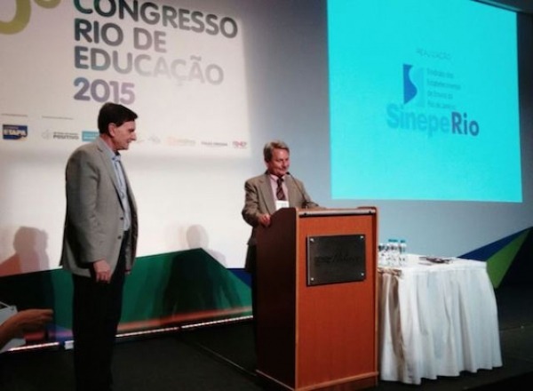Crivella ministra palestra no 10º Congresso Rio de Educação 2015 Crivella ministra palestra no 10º Congresso Rio de Educação 2015