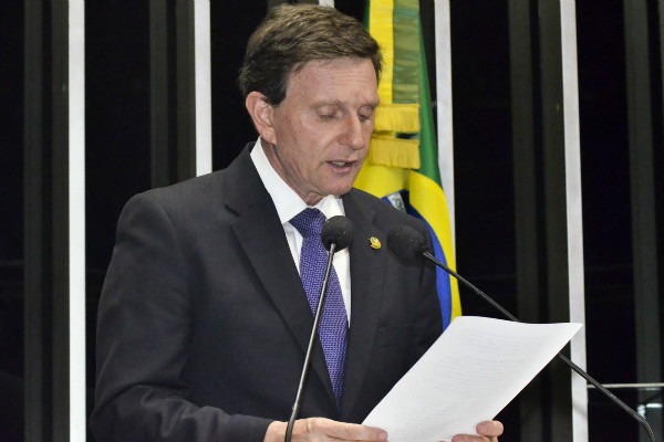 Crivella pede solução definitiva para inundações no Rio de Janeiro