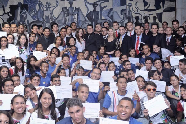 Força Jovem Brasil recebe homenagem em Brasília